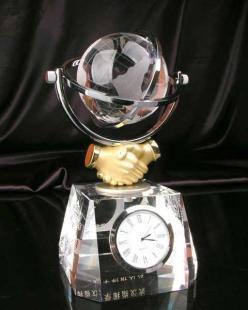 供應時來運轉水晶工藝品系列 握手水晶與鐘表水晶的鑒賞與選購指南